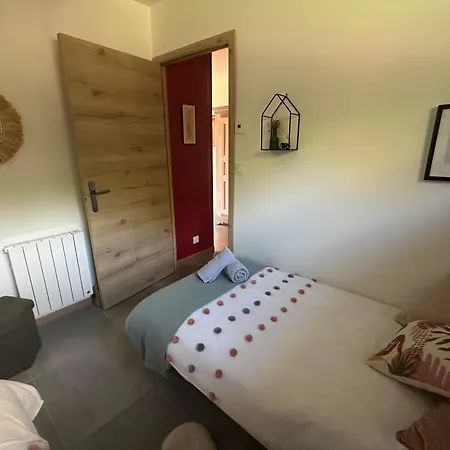 בית נופש Le Jardin De Lokijoy La Rivière-Saint-Sauveur