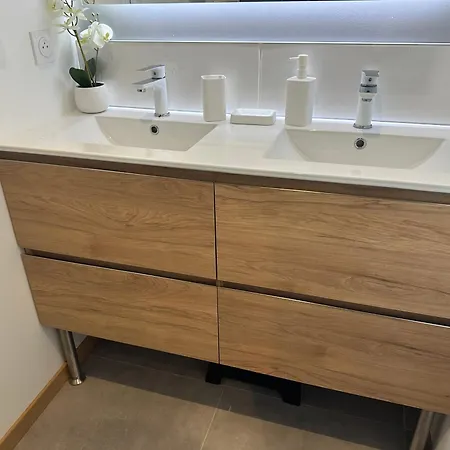 בית נופש Le Jardin De Lokijoy La Rivière-Saint-Sauveur